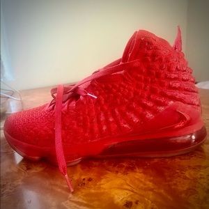 NIKE LEBRON 17 RED CARPET